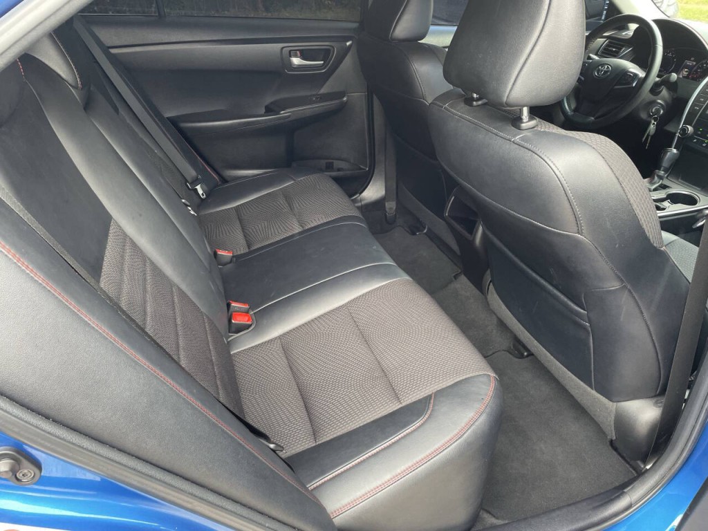 2017 Toyota Camry Image 14