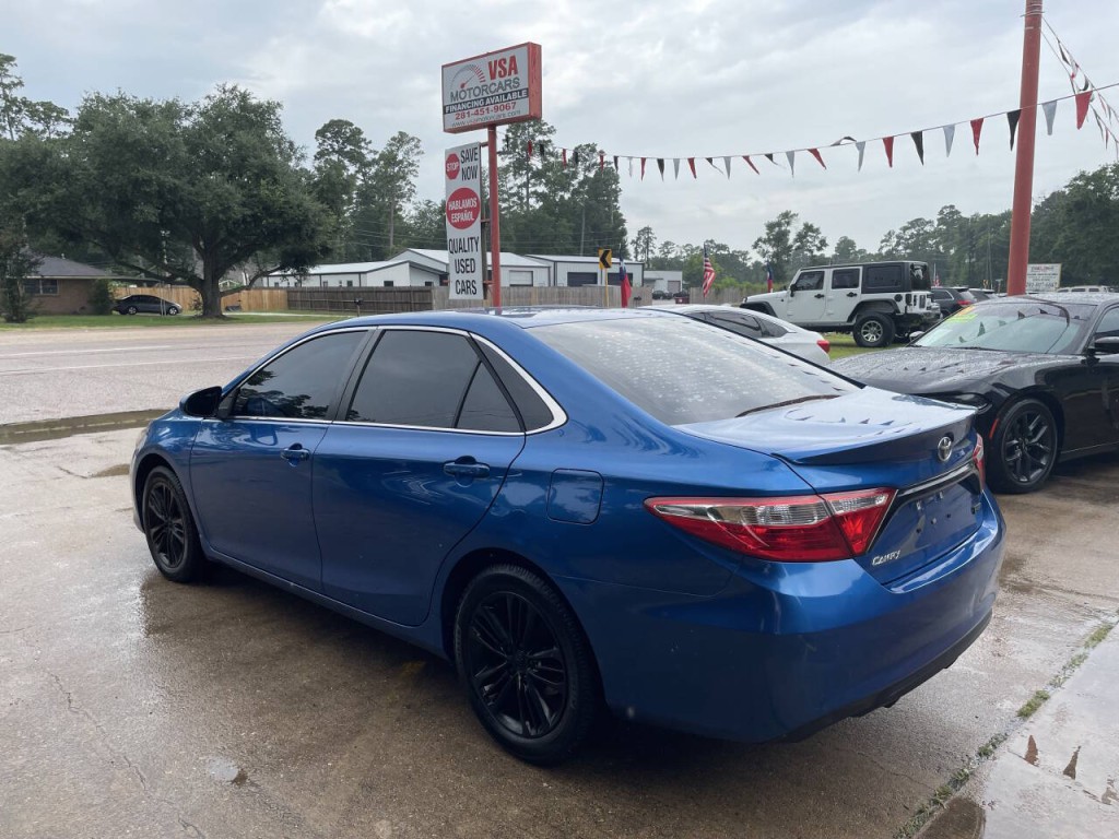 2017 Toyota Camry Image 16