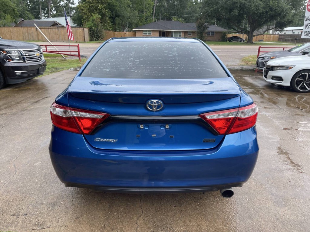 2017 Toyota Camry Image 17