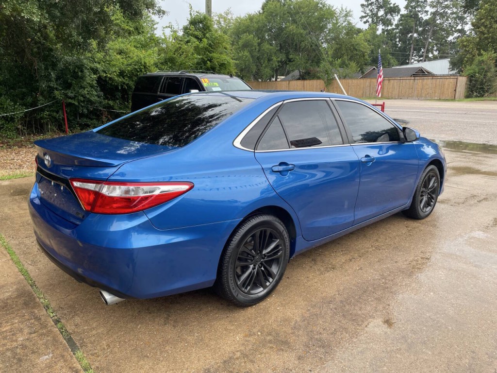 2017 Toyota Camry Image 18