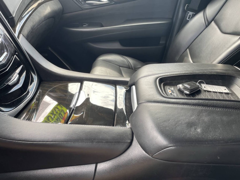 2018 Cadillac Escalade Image 17