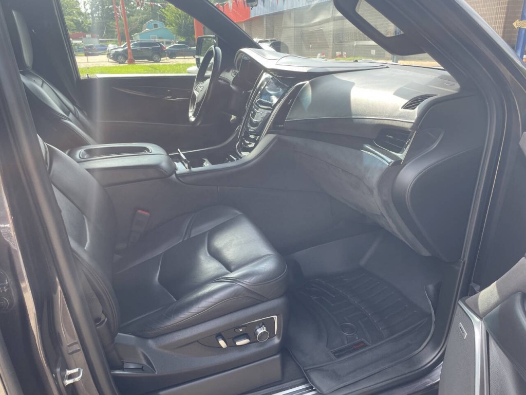 2018 Cadillac Escalade Image 20