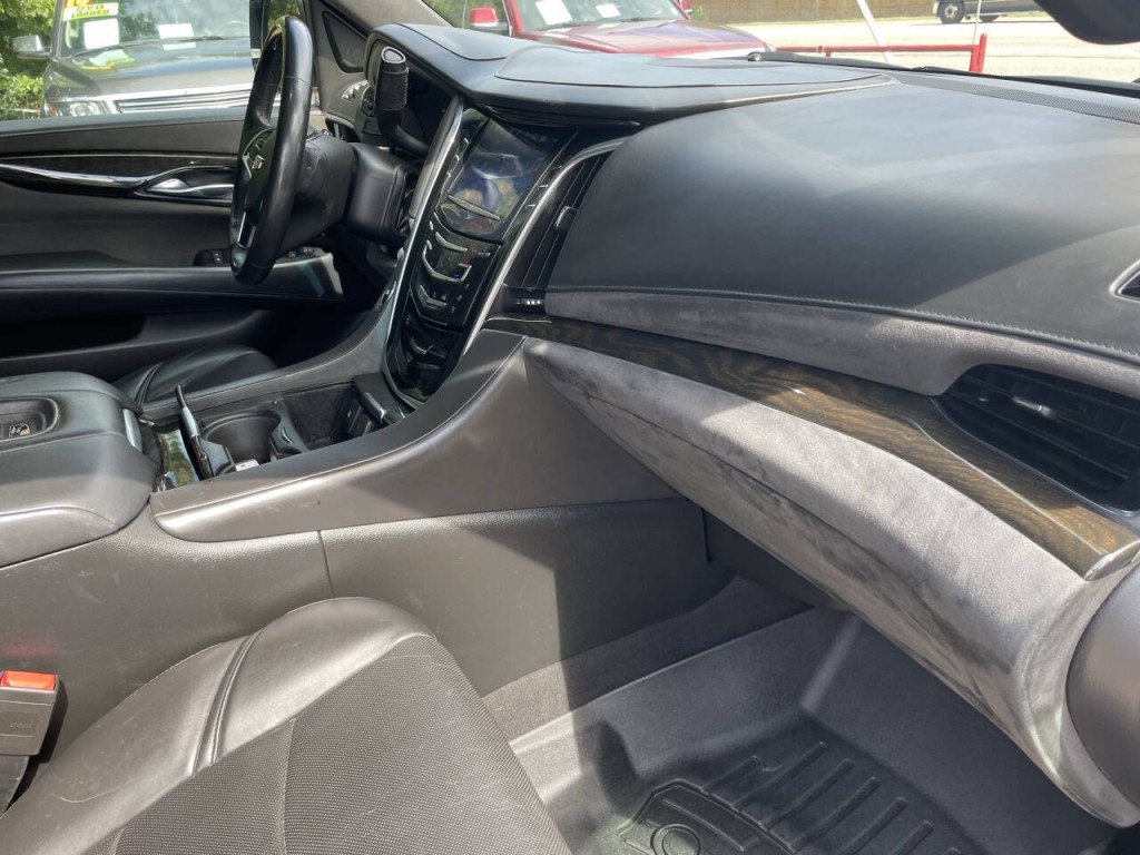 2018 Cadillac Escalade Image 21