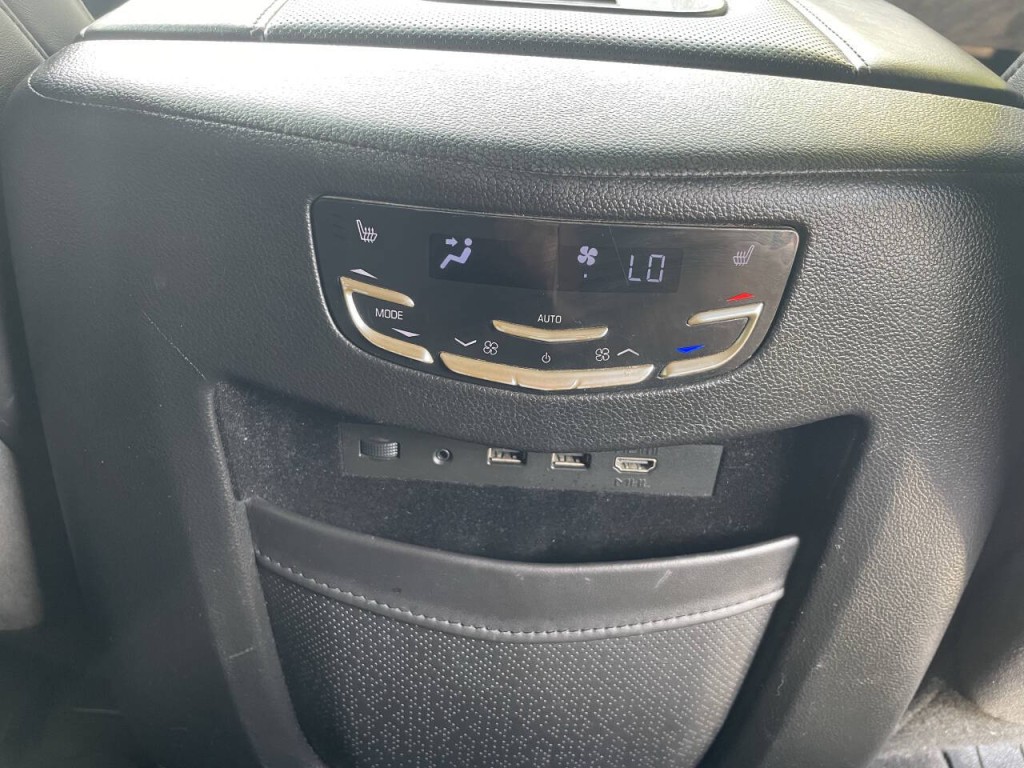 2018 Cadillac Escalade Image 26