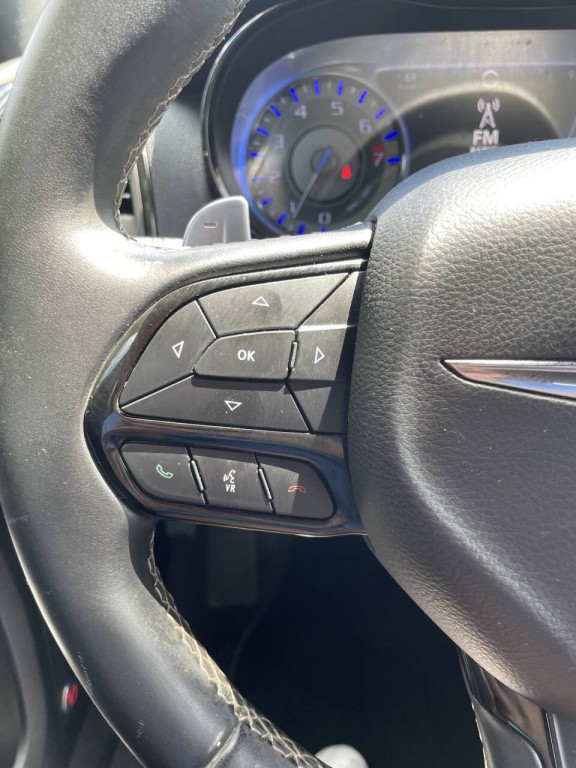 2017 Chrysler 300 Image 5