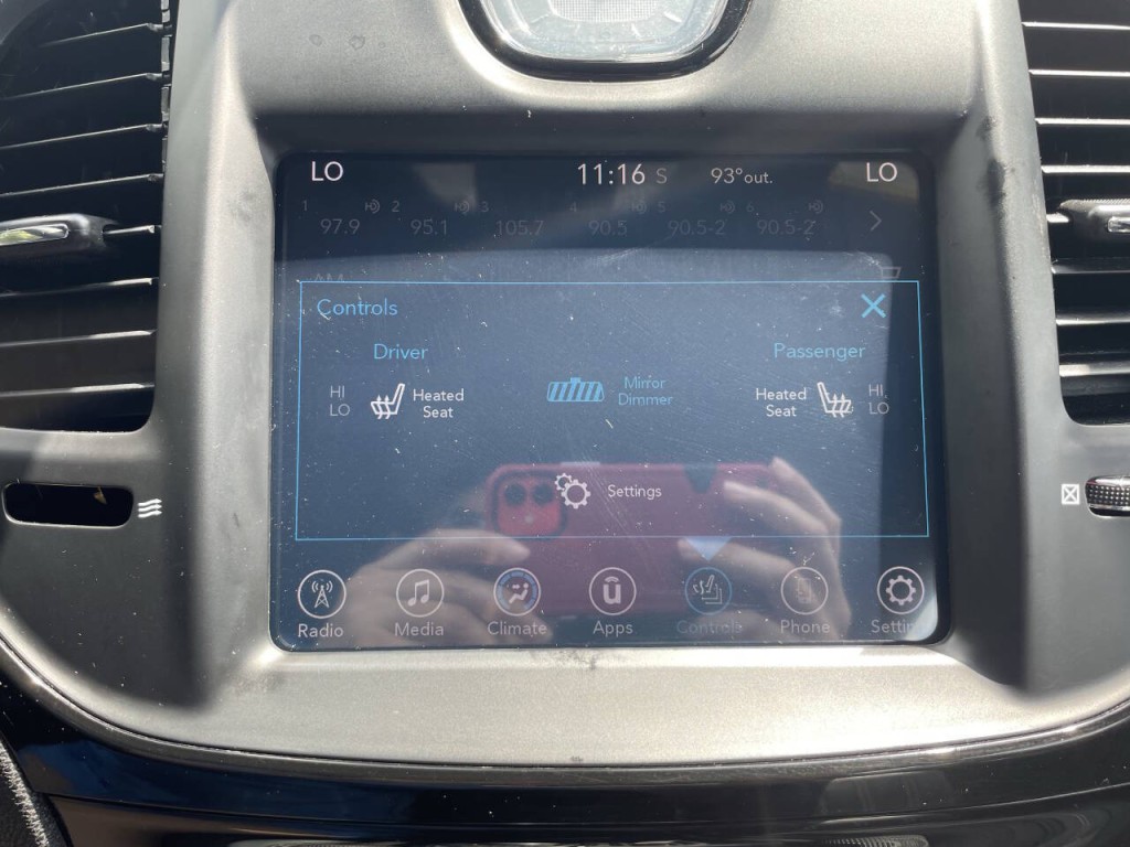 2017 Chrysler 300 Image 11