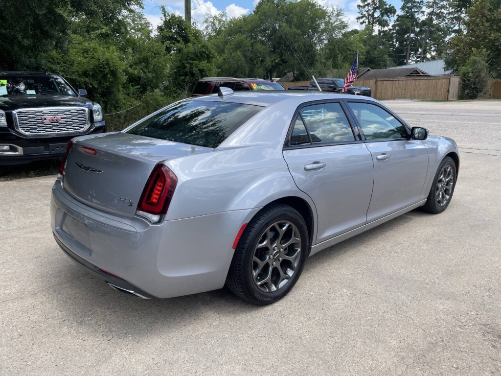 2017 Chrysler 300 Image 23