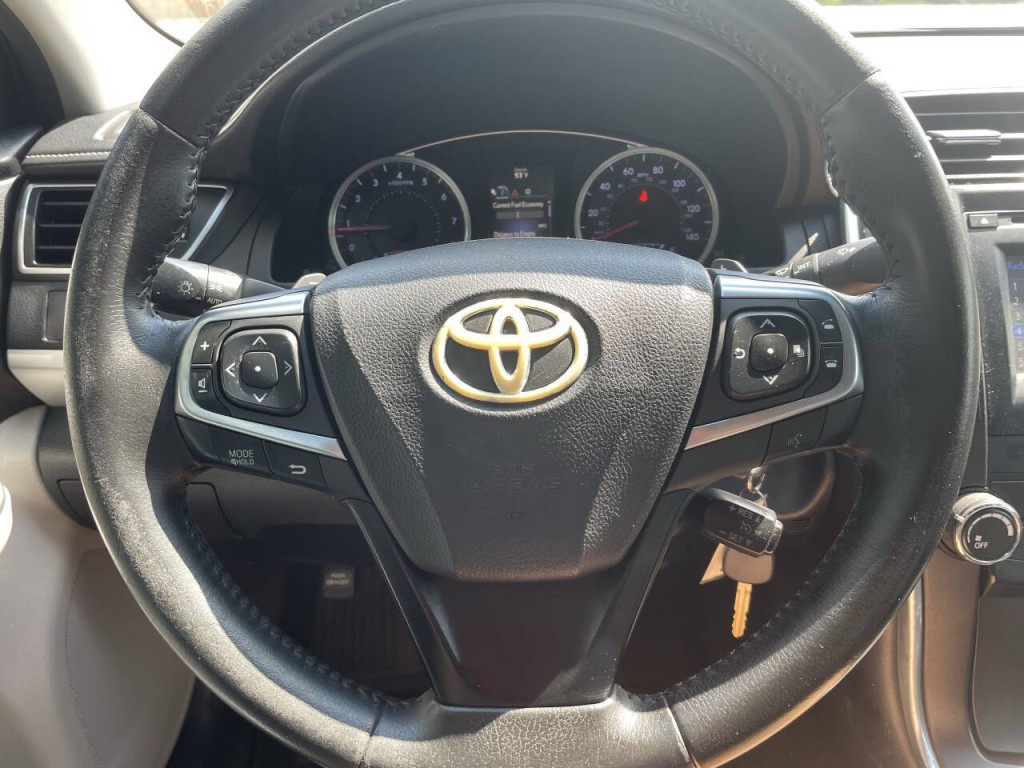 2015 Toyota Camry Image 6