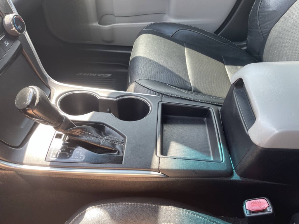 2015 Toyota Camry Image 11