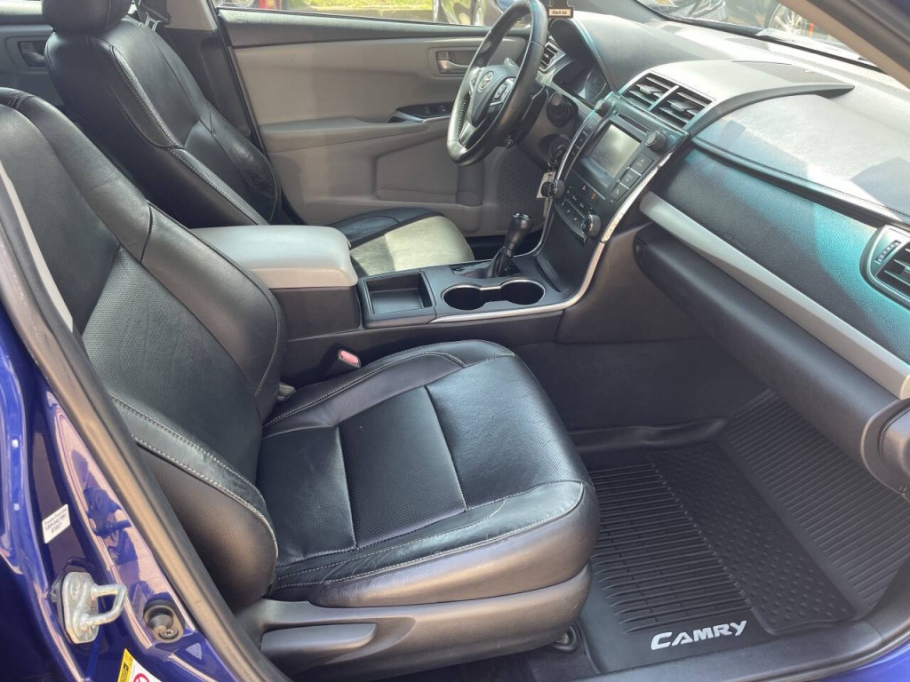 2015 Toyota Camry Image 12