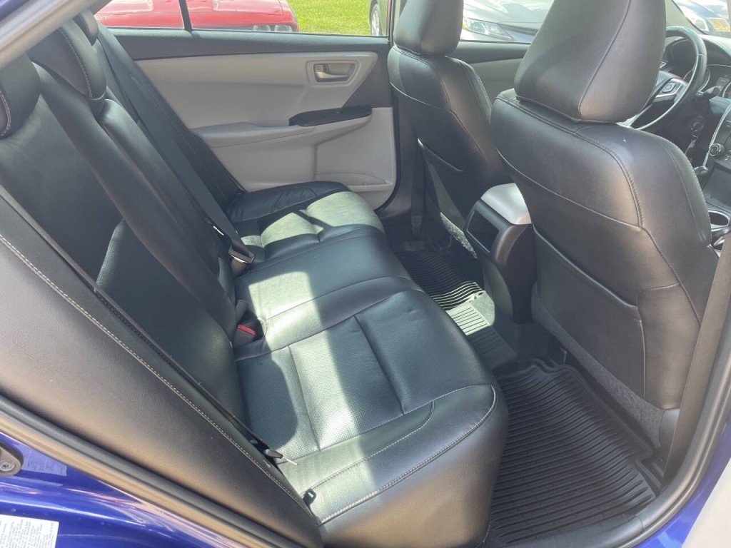 2015 Toyota Camry Image 15