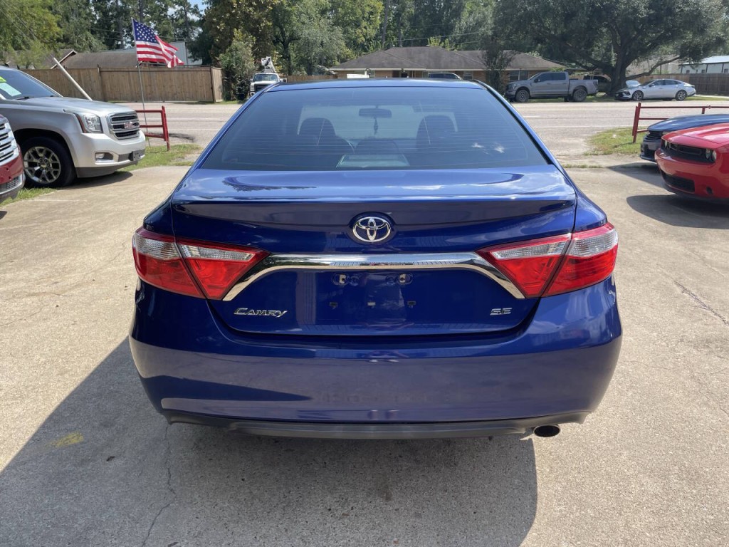 2015 Toyota Camry Image 18