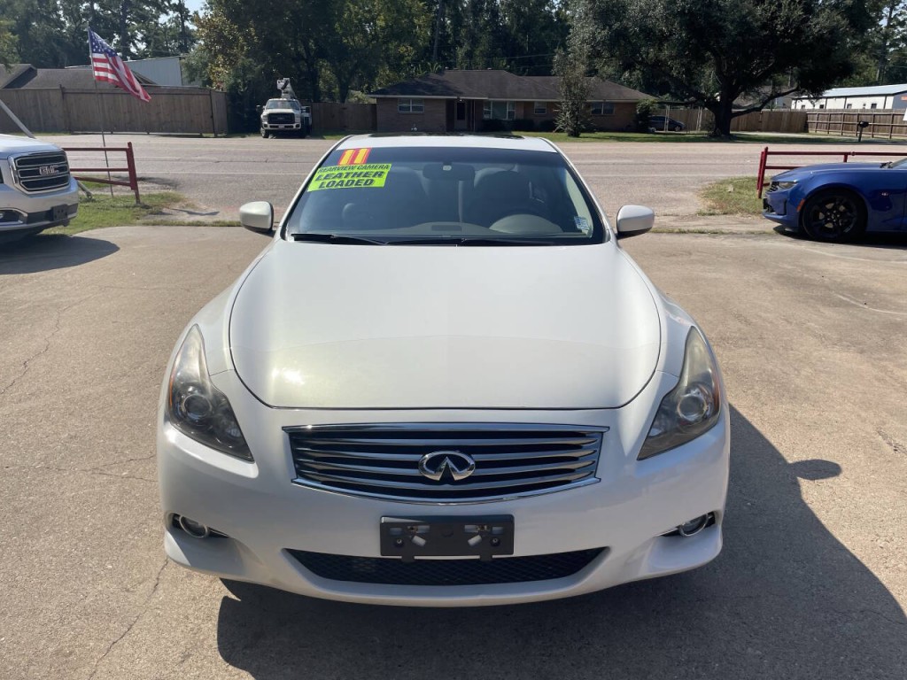 2011 INFINITI G37 Image 2