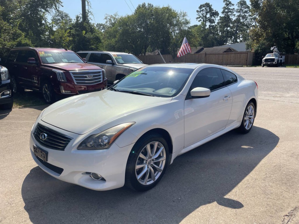 2011 INFINITI G37 Image 3