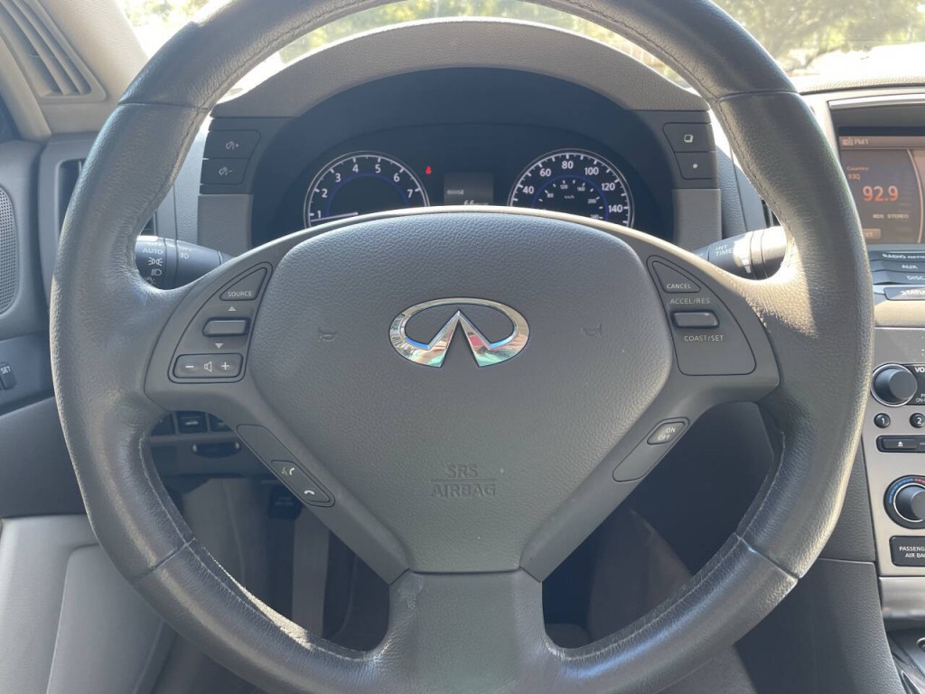 2011 INFINITI G37 Image 6