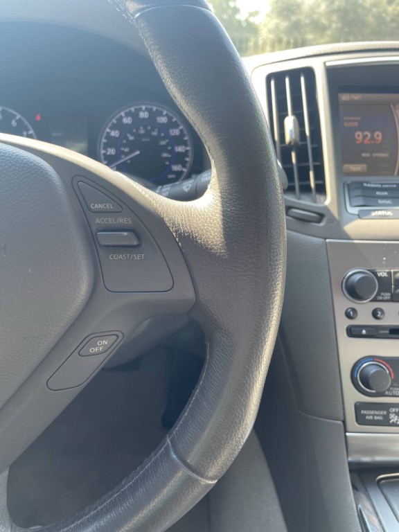 2011 INFINITI G37 Image 7