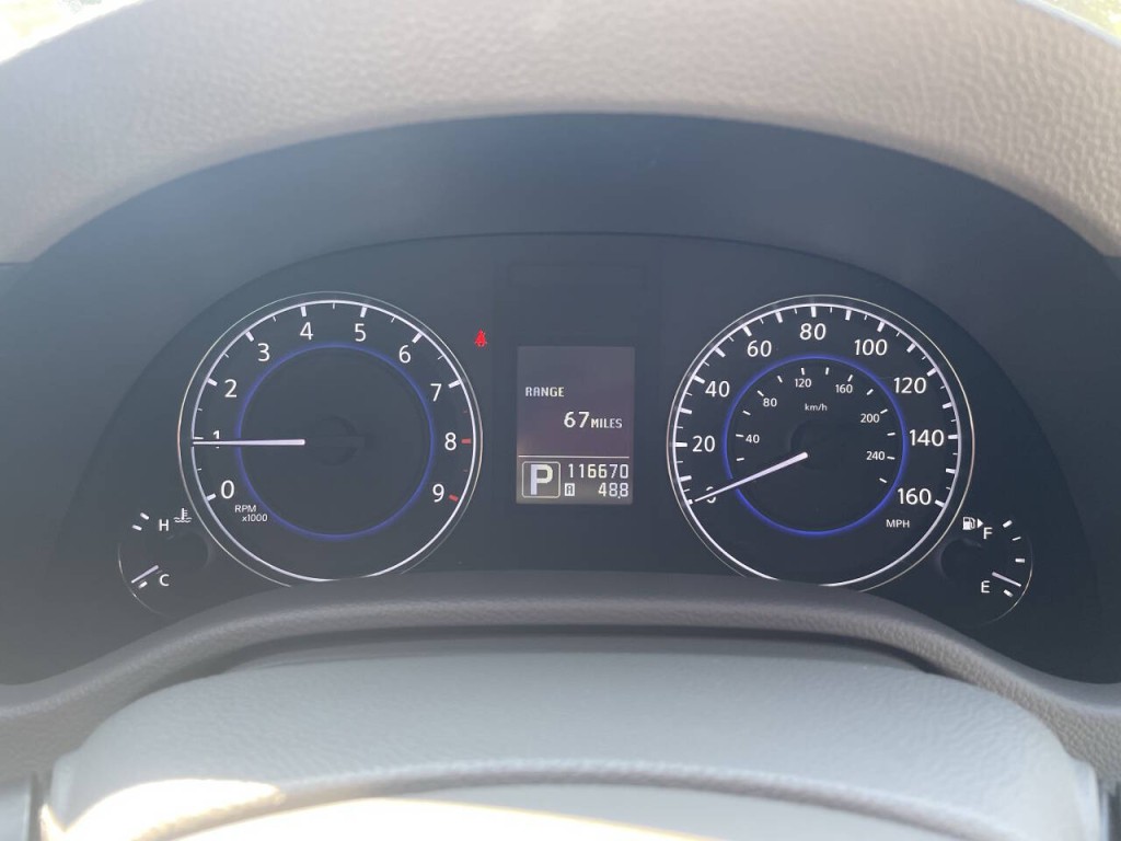 2011 INFINITI G37 Image 8