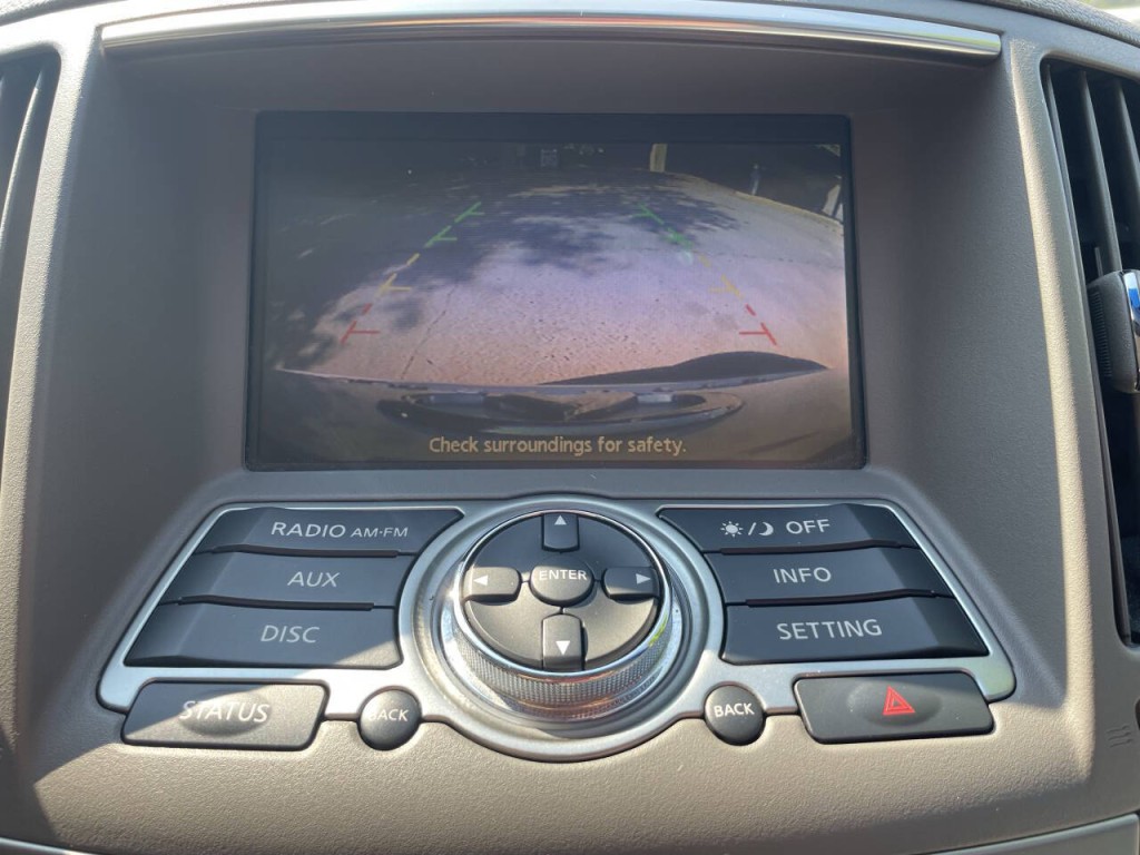 2011 INFINITI G37 Image 10