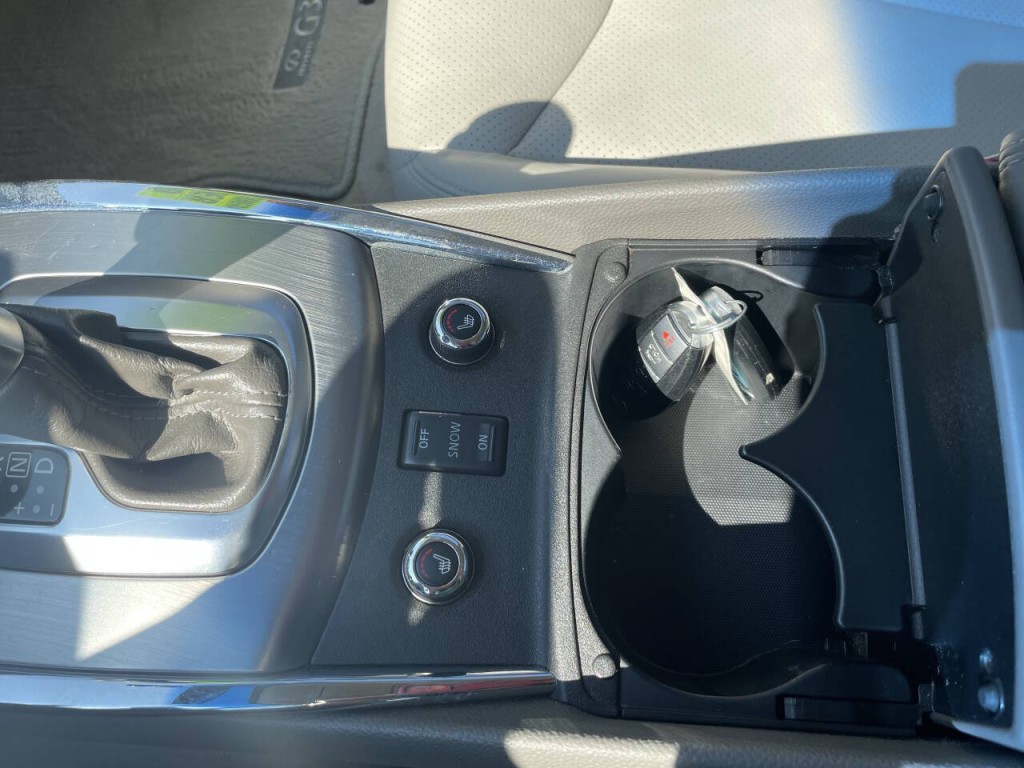 2011 INFINITI G37 Image 13
