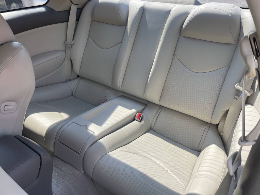2011 INFINITI G37 Image 19