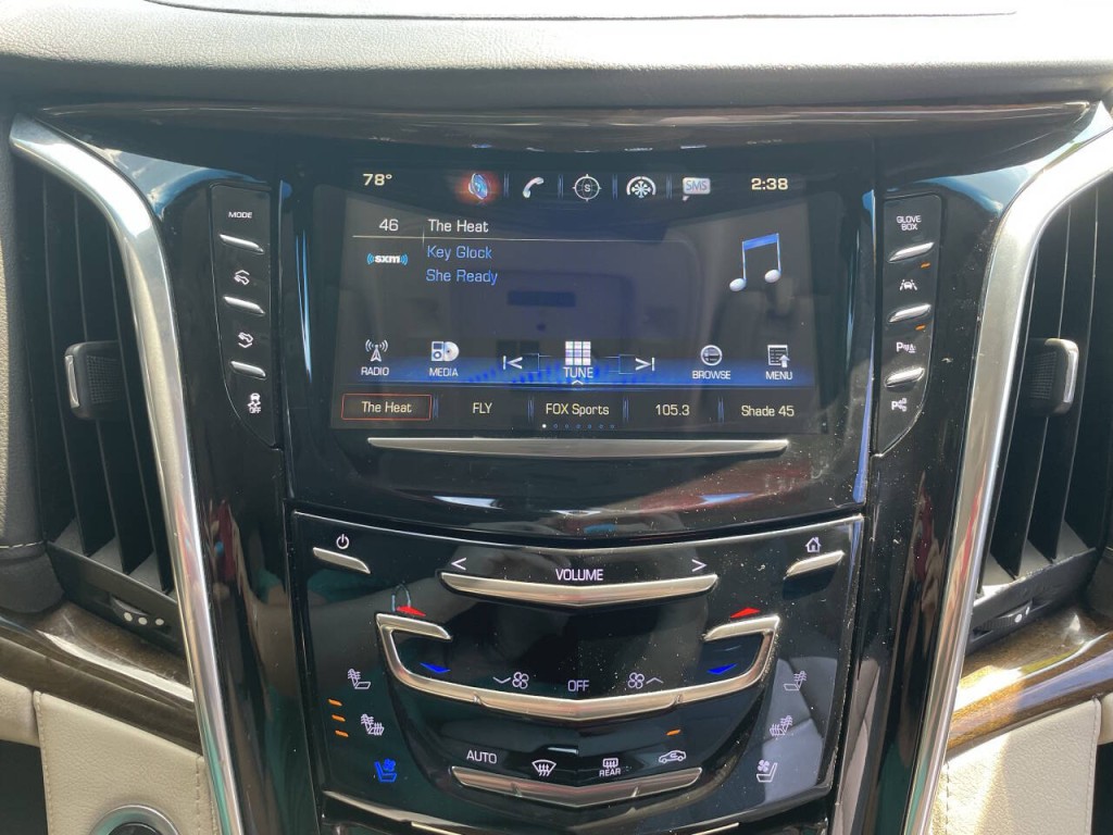 2018 Cadillac Escalade Image 11
