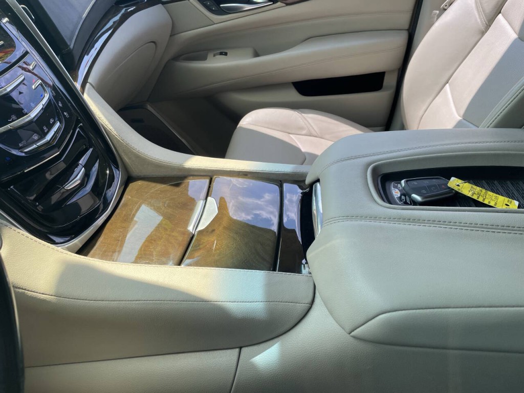 2018 Cadillac Escalade Image 16