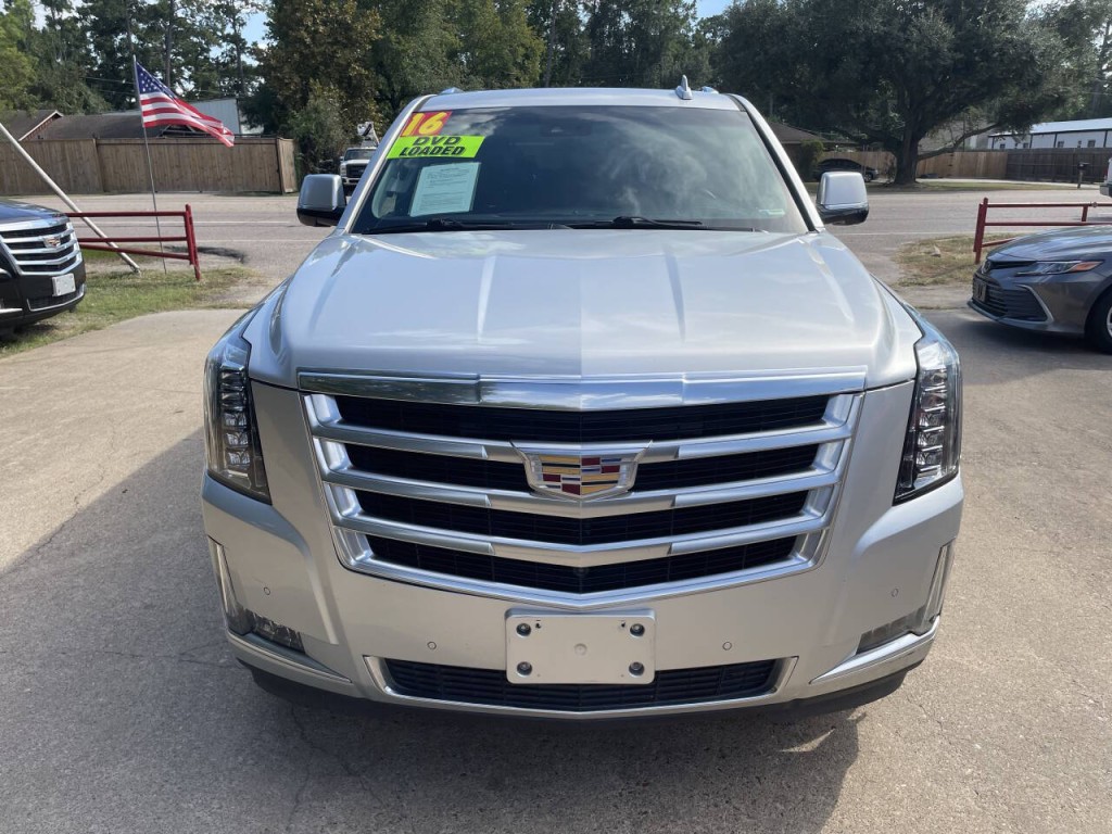 2016 Cadillac Escalade Image 2