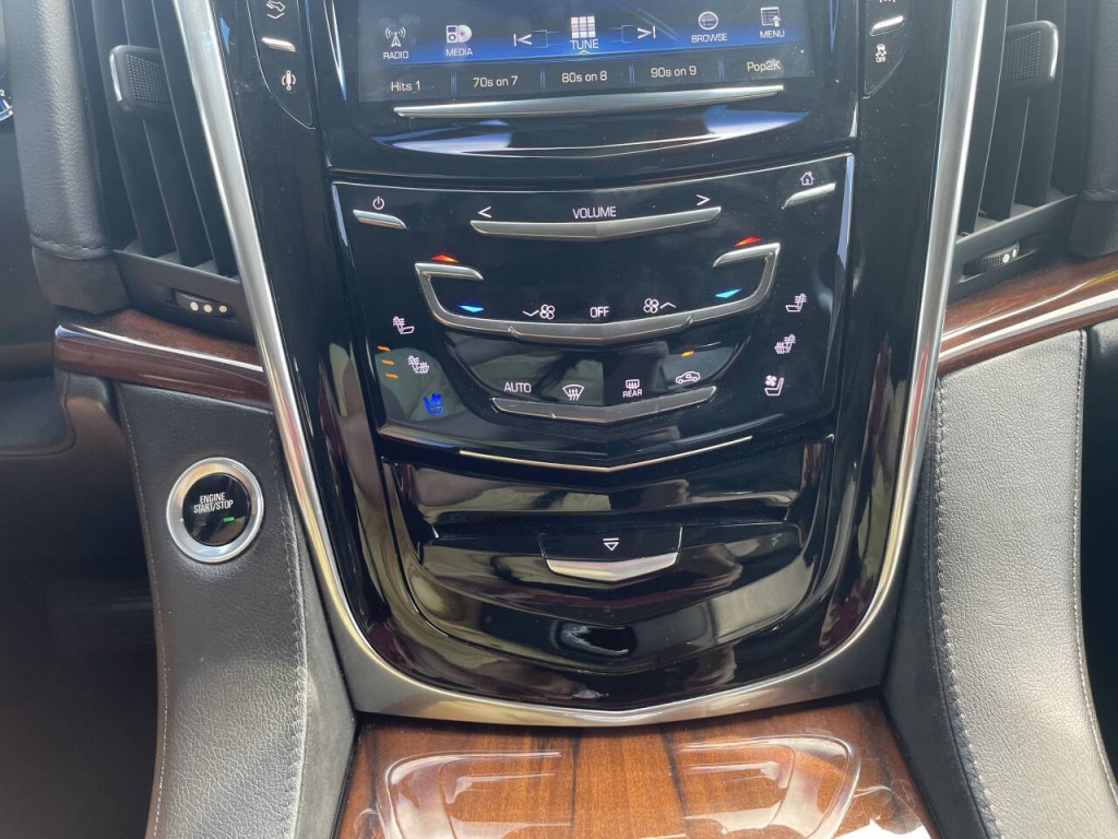 2016 Cadillac Escalade Image 16