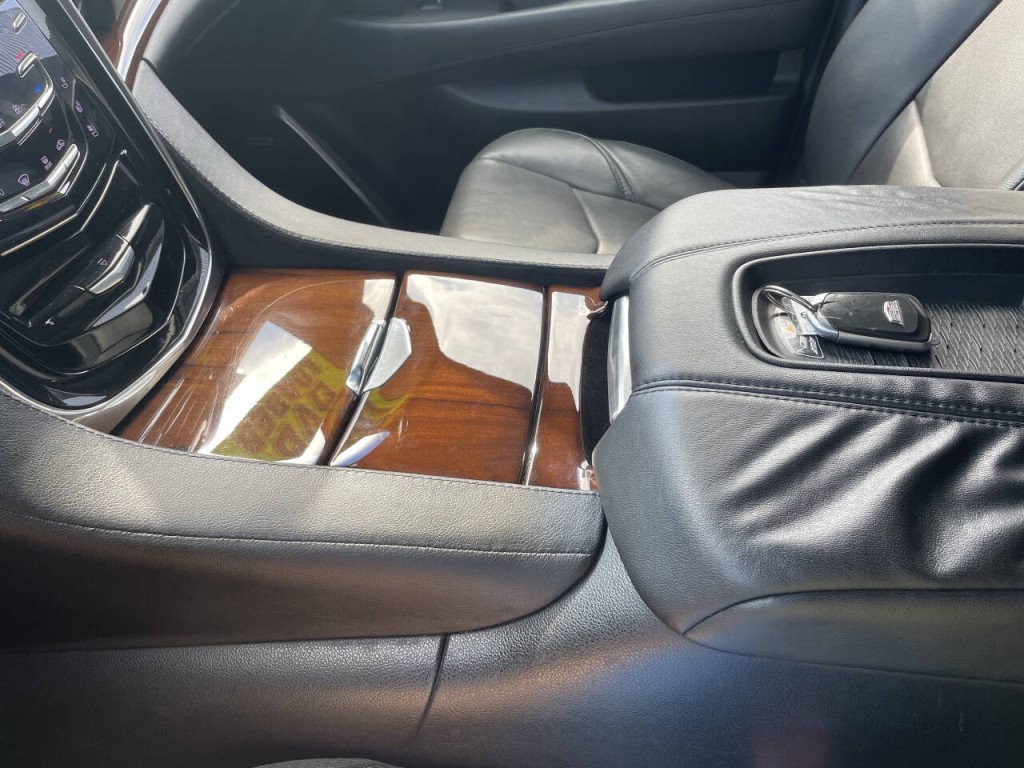 2016 Cadillac Escalade Image 17