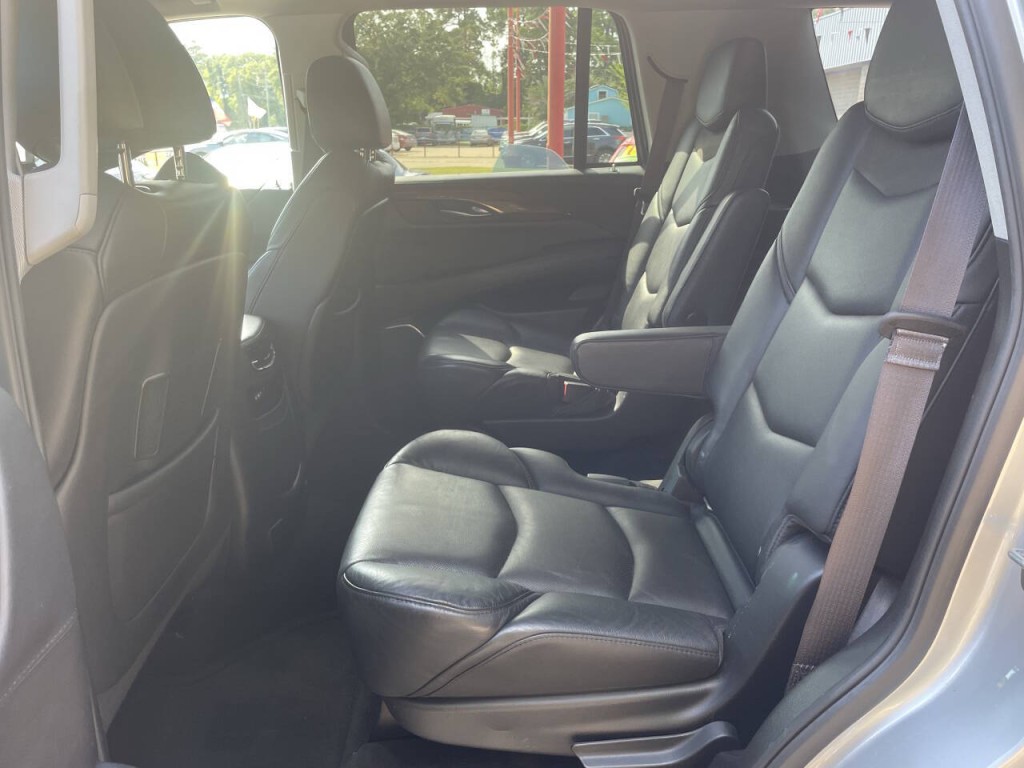 2016 Cadillac Escalade Image 24