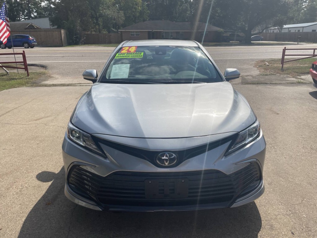 2024 Toyota Camry Image 2