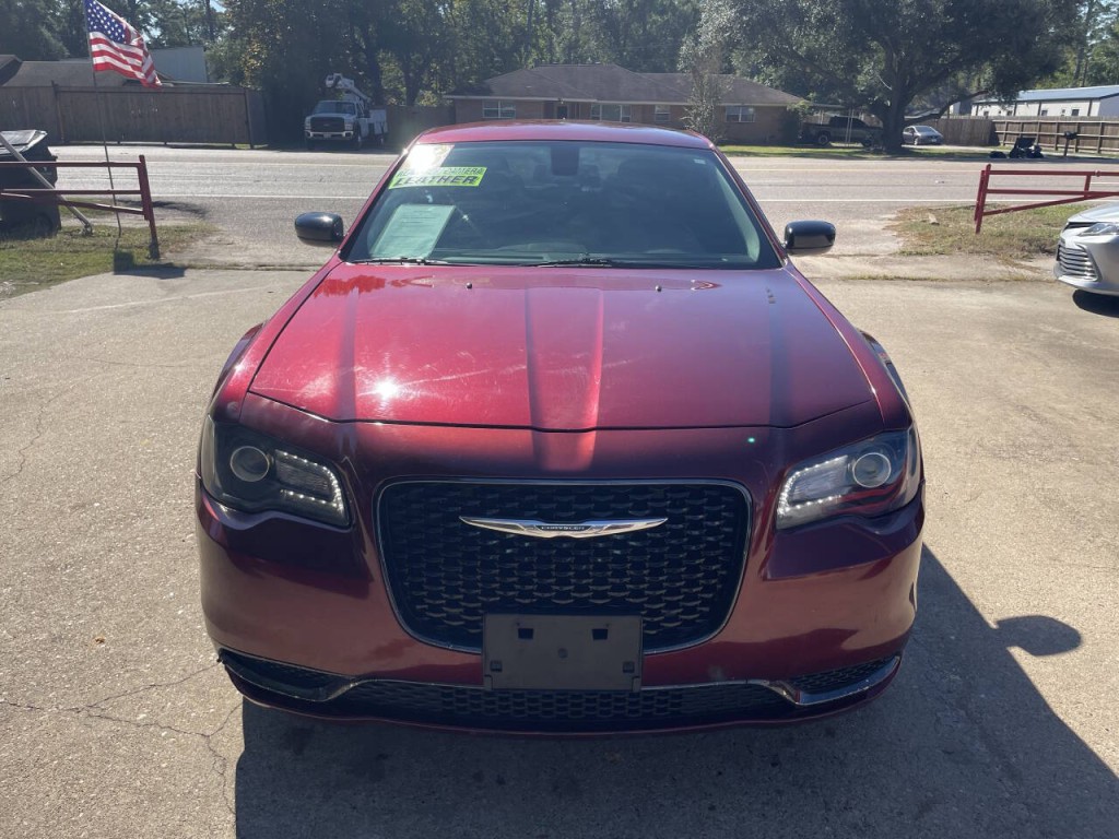 2018 Chrysler 300 Image 2