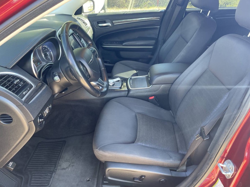 2018 Chrysler 300 Image 4