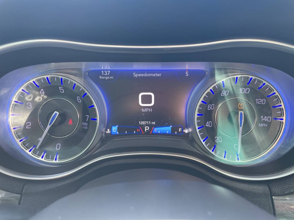 2018 Chrysler 300 Image 5