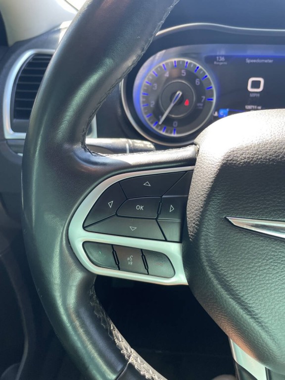 2018 Chrysler 300 Image 6