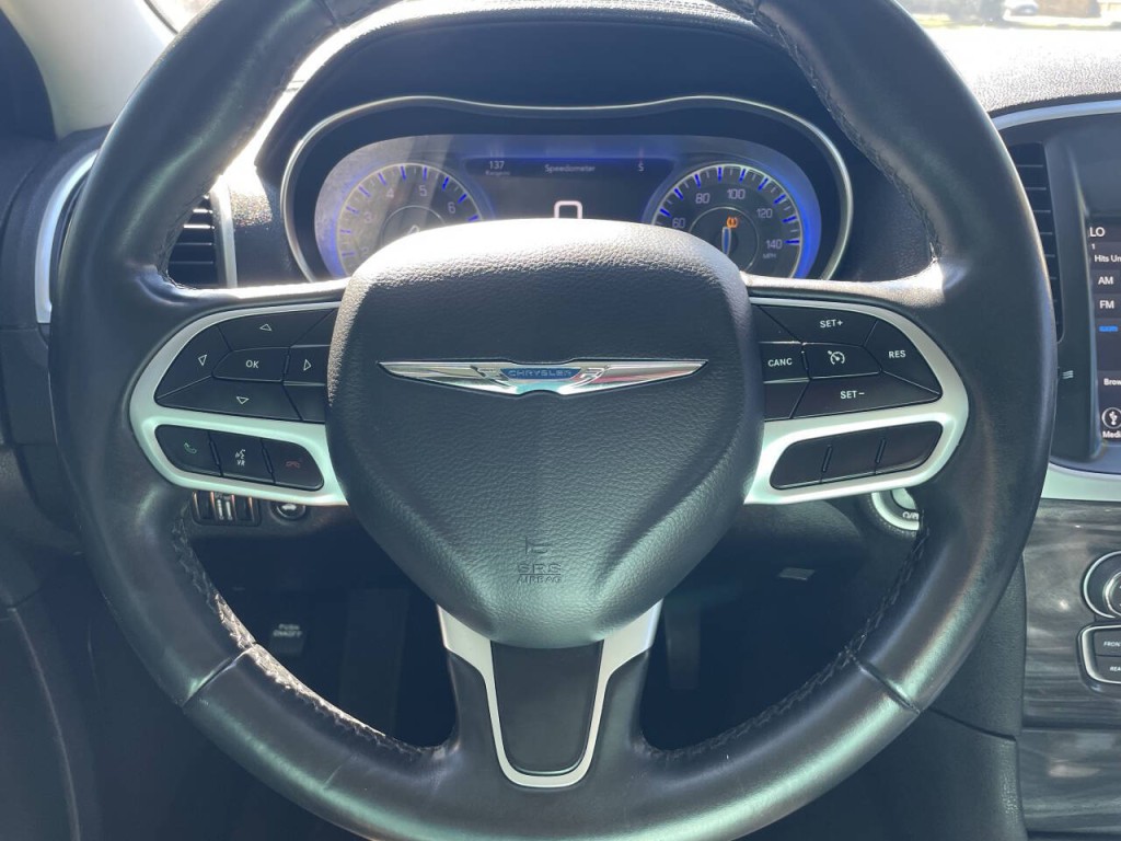 2018 Chrysler 300 Image 7