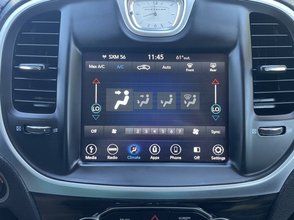 2018 Chrysler 300 Image 11