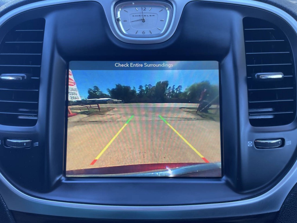 2018 Chrysler 300 Image 12