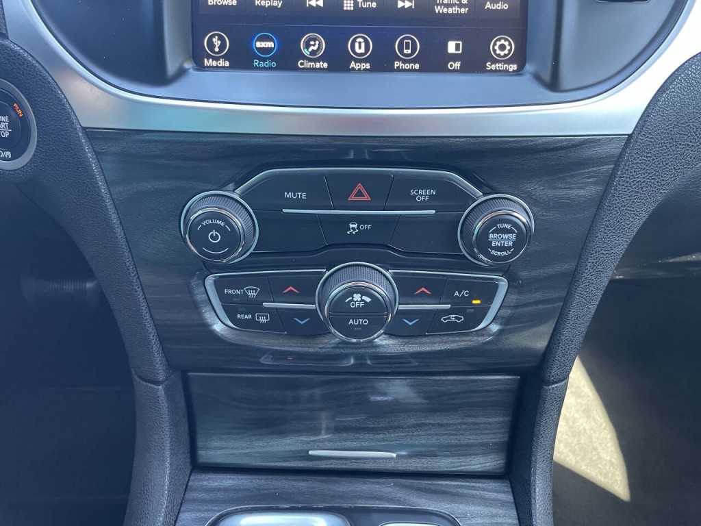 2018 Chrysler 300 Image 13