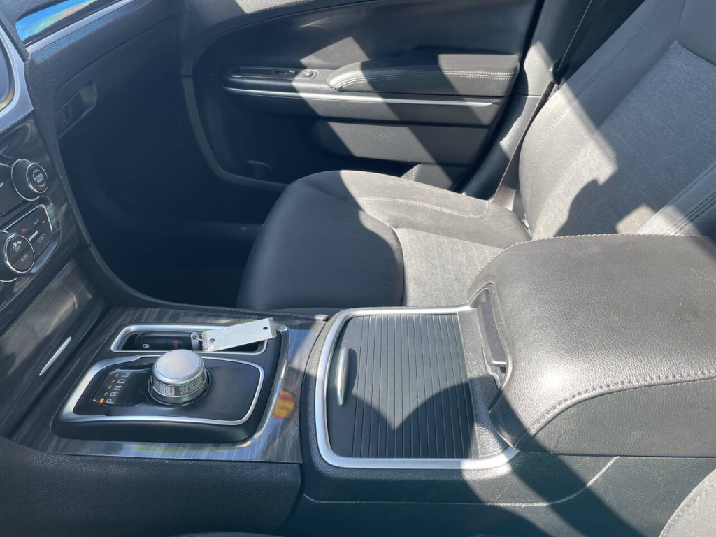 2018 Chrysler 300 Image 14
