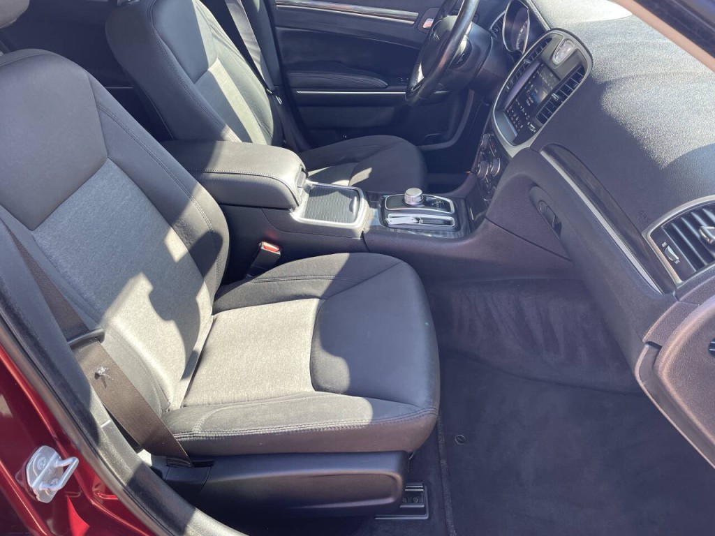 2018 Chrysler 300 Image 15