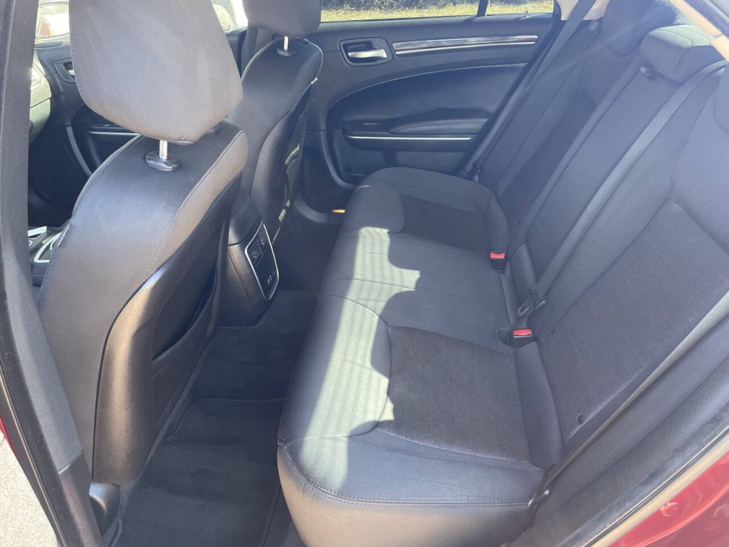 2018 Chrysler 300 Image 18