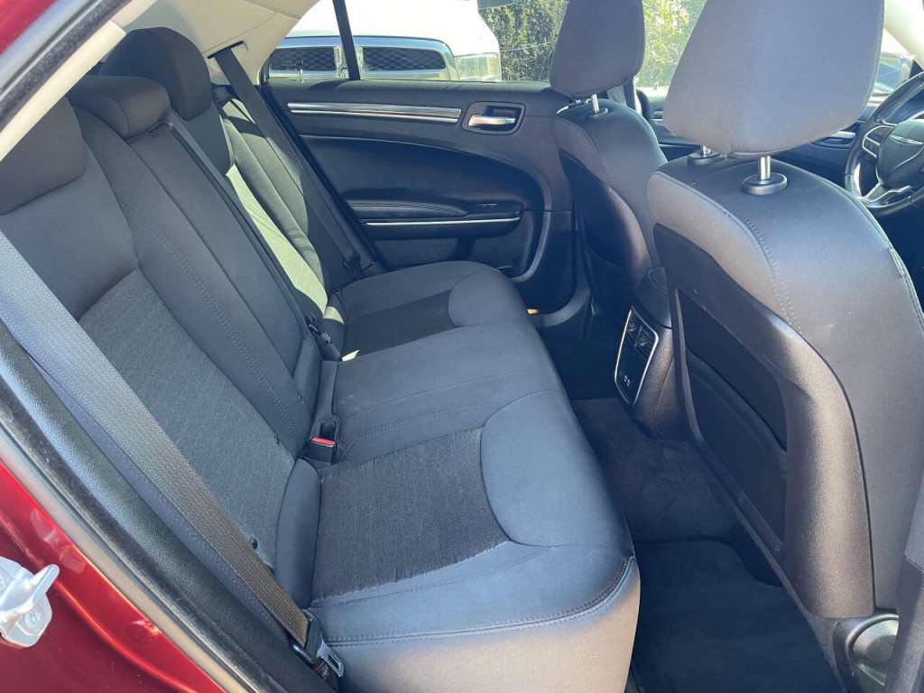 2018 Chrysler 300 Image 19
