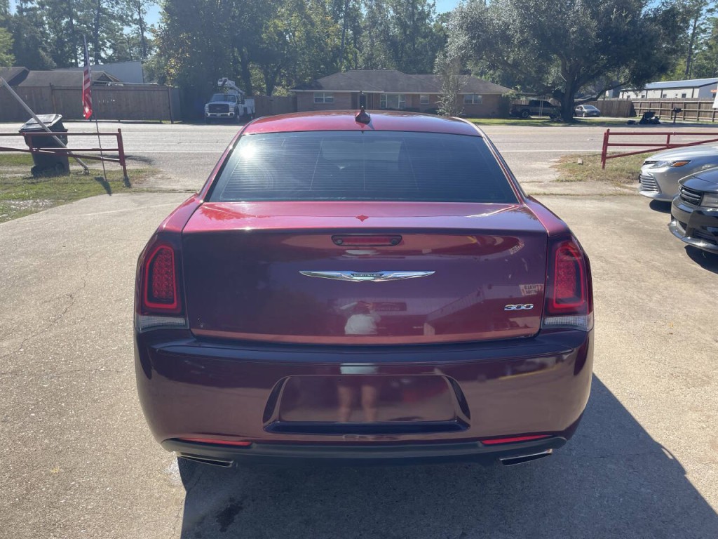 2018 Chrysler 300 Image 21