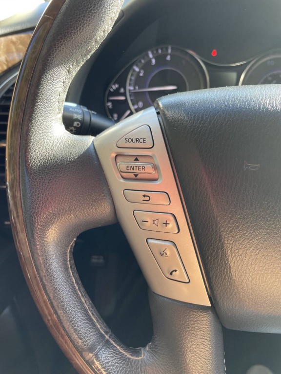 2017 INFINITI QX80 Image 7