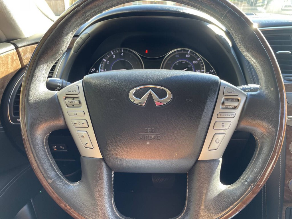 2017 INFINITI QX80 Image 8