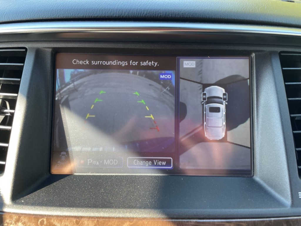 2017 INFINITI QX80 Image 14