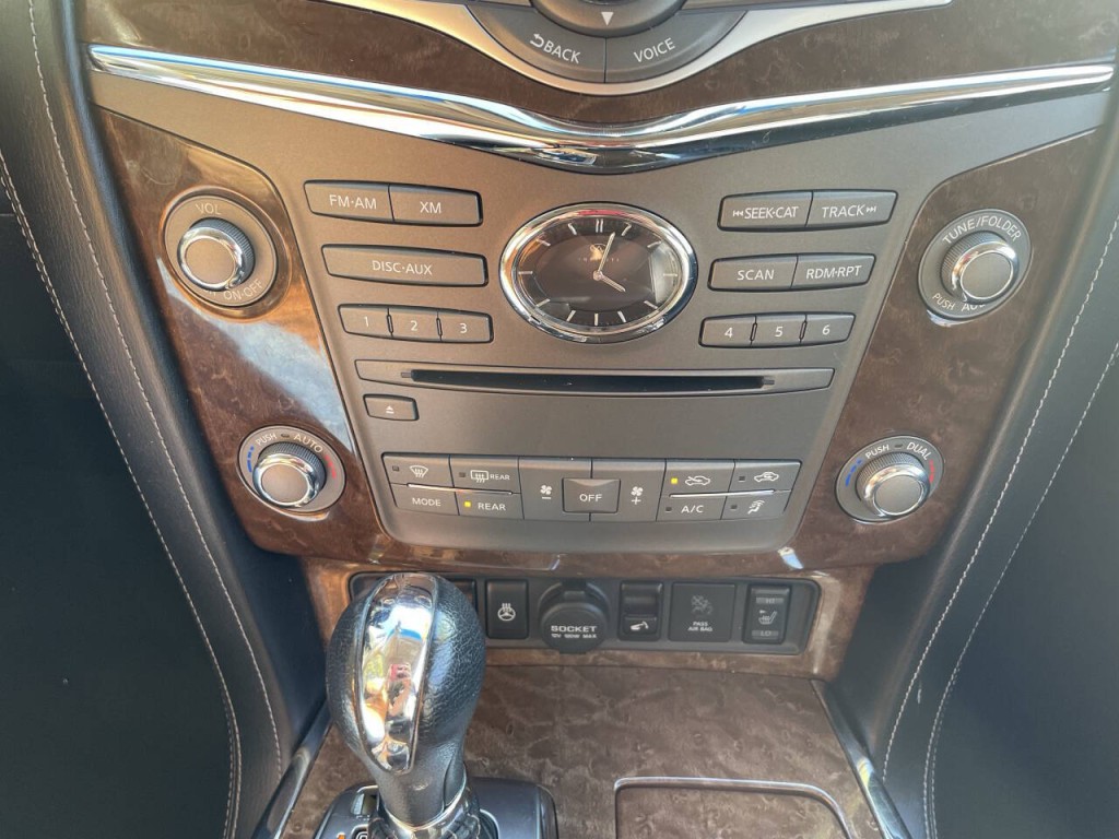 2017 INFINITI QX80 Image 15