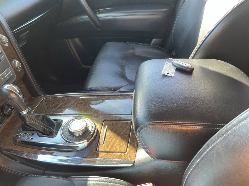 2017 INFINITI QX80 Image 18