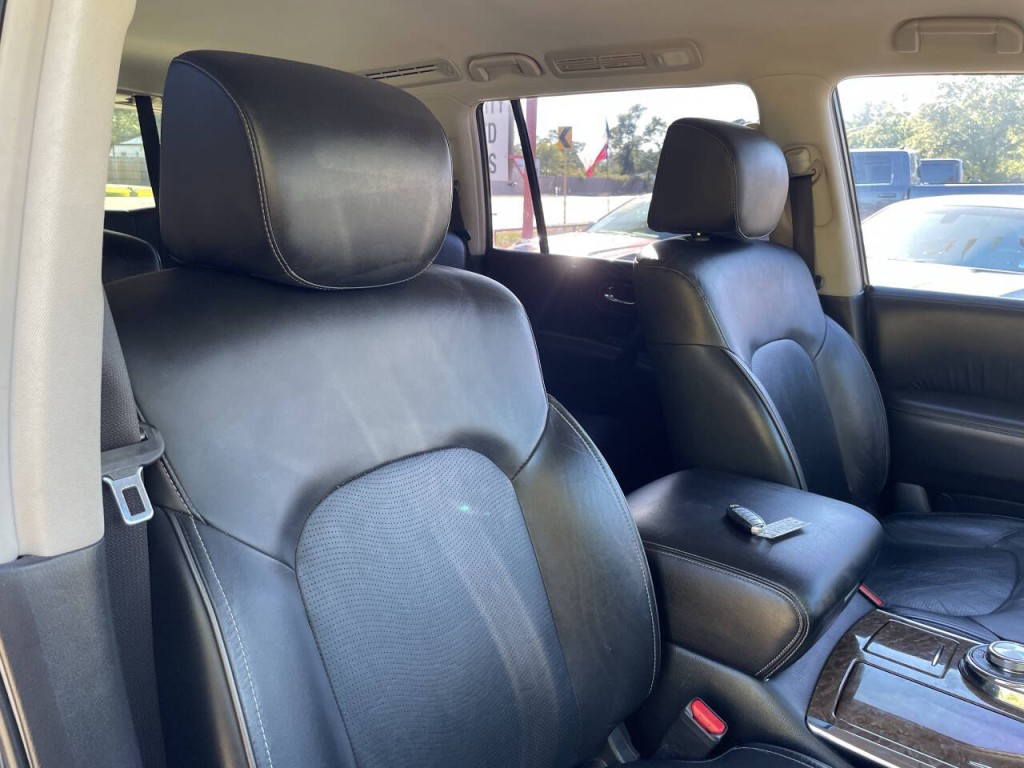 2017 INFINITI QX80 Image 22